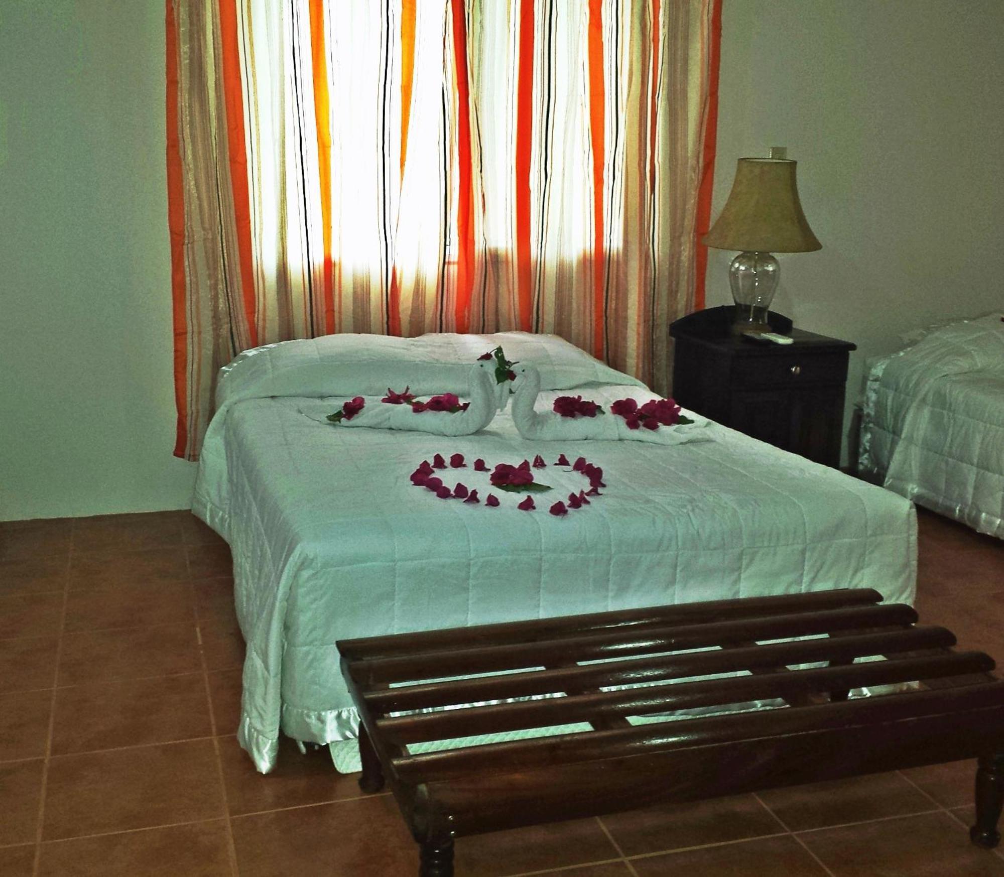 The Log Cab-Inn San Ignacio Habitación foto